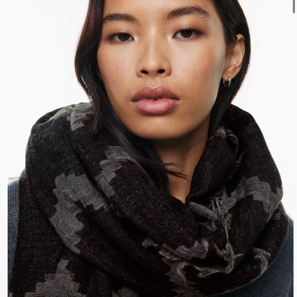 Wilfred - Diamond Mosaic Blanket Scarf - Picture 12 of 12